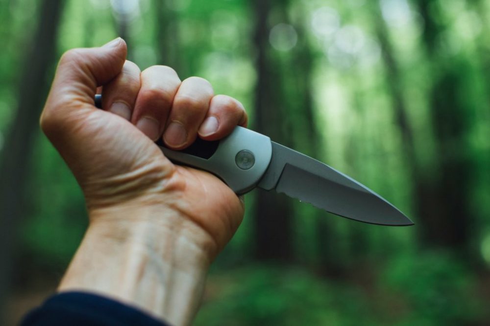 Is it legal to carry a knife in California?